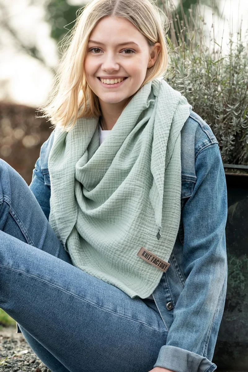 KNIT FACTORY - Liv Dreieckstuch - Tuch Schal für Damen - Weiches Musselintuch - Für Frühling und Som
