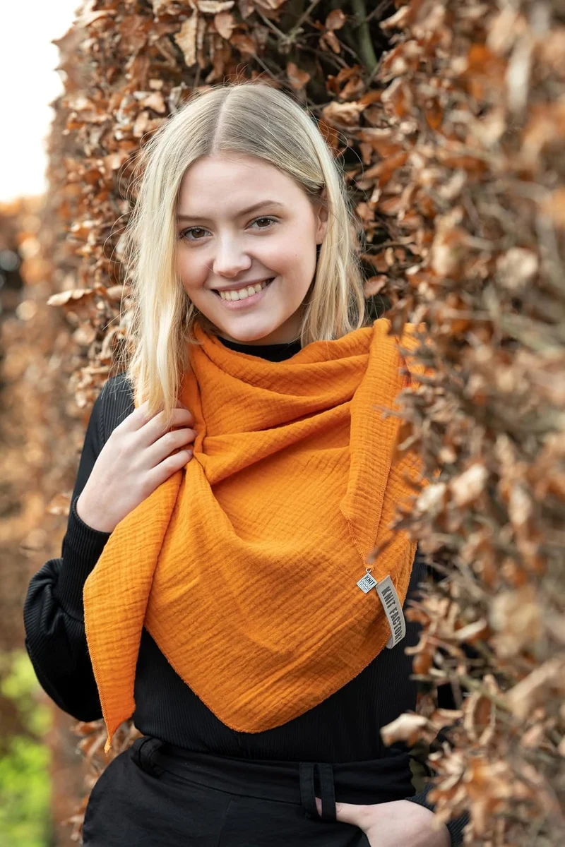 KNIT FACTORY - Liv Dreieckstuch - Tuch Schal für Damen - Weiches Musselintuch - Für Frühling und Som