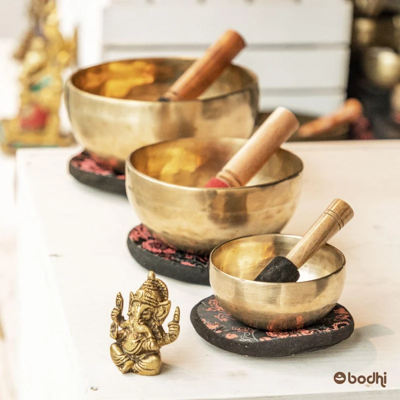 Bodhi Tibetische Klangschale Ø 13 cm | Handgefertigtes Klangschalen Set inkl. Kissen & Klöppel | Sin